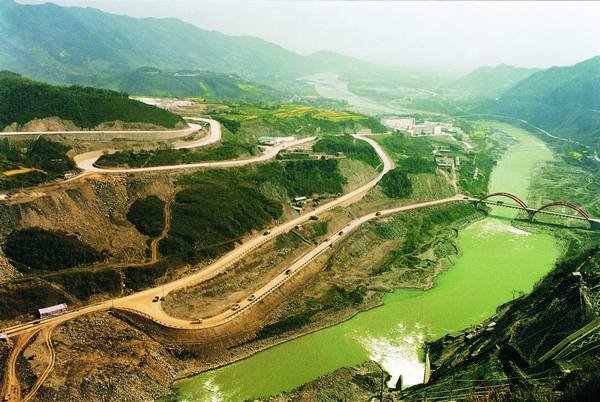 紫坪鋪左岸場內主干道公路