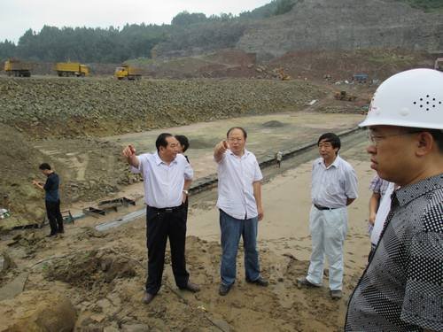 水利廳總工梁軍一行蒞臨局天星橋水庫(kù)項(xiàng)目檢查指導(dǎo)工作 