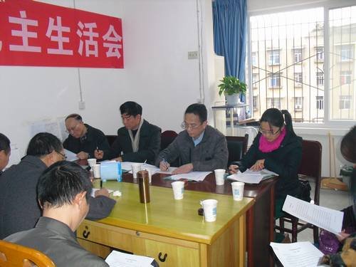 王裕明參加安裝處2014年度領(lǐng)導(dǎo)班子民主生活會(huì)