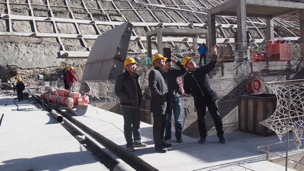 楊澤林一行到鑫宏公司各項(xiàng)目檢查安全生產(chǎn)標(biāo)準(zhǔn)化實(shí)施情況