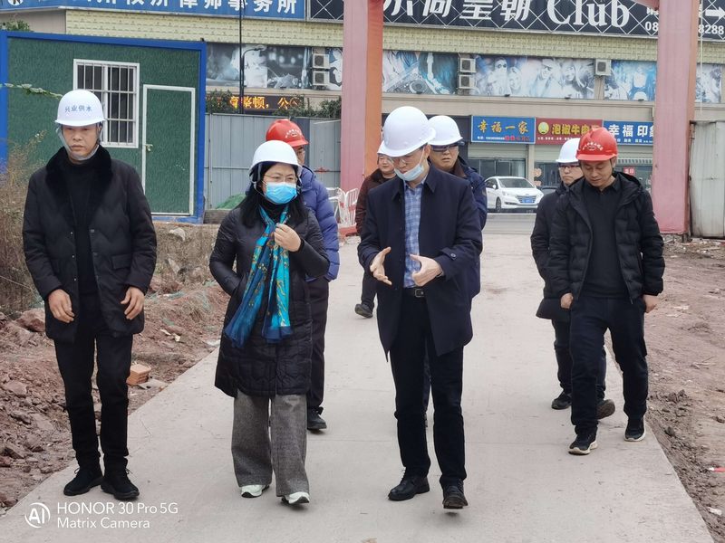 省水發(fā)集團副總經(jīng)理隆文非一行到井研縣城供水管網(wǎng)改擴建工程（一期）項目調(diào)研