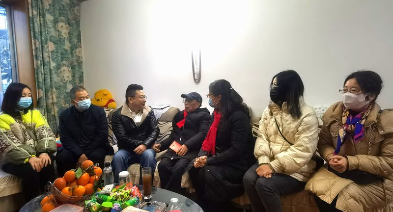 工程局公司開展春節(jié)走訪慰問離退休老干部及困難職工活動