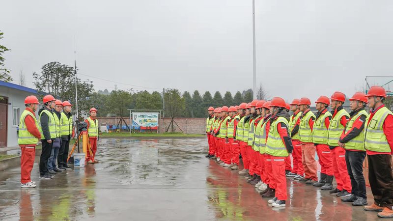 ?公司副總經(jīng)理汪輝德一行赴岷江虎渡溪航電樞紐工程項目看望慰問一線職工